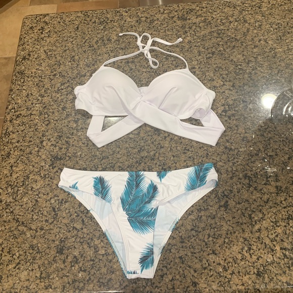 Tropical swimsuit - Picture 2 of 2